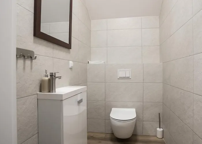 Aston -domek Przy Lesie, Przestronny, * كارباش