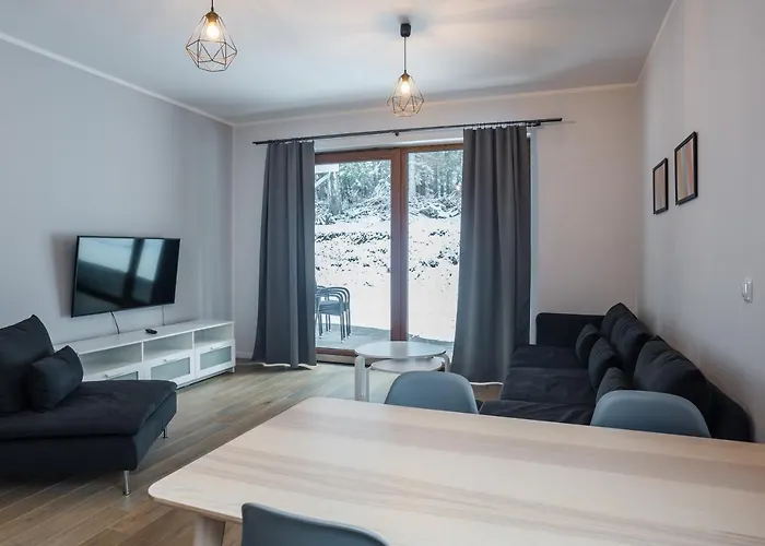 Aston -domek Przy Lesie, Przestronny, * كارباش