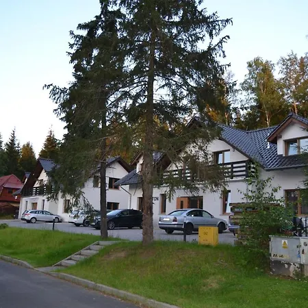 Aston -domek Przy Lesie, Przestronny, Apartamento *