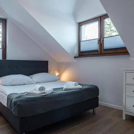 Aston -domek Przy Lesie, Przestronny, *