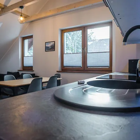 Aston -domek Przy Lesie, Przestronny, *