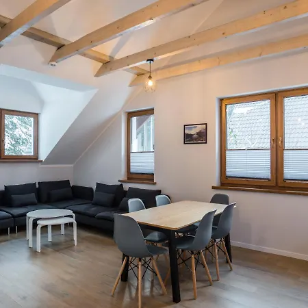 Aston -domek Przy Lesie, Przestronny, Apartamento